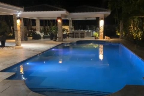 House in Miramar, Florida 5 bedrooms, 313.82 sq.m. № 1988972 - photo 15