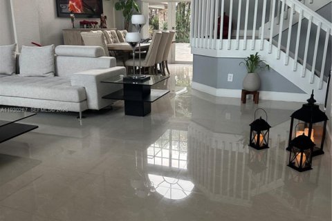 House in Miramar, Florida 5 bedrooms, 313.82 sq.m. № 1988972 - photo 2