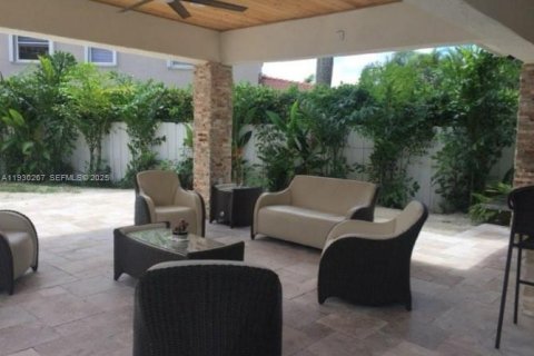 House in Miramar, Florida 5 bedrooms, 313.82 sq.m. № 1988972 - photo 10