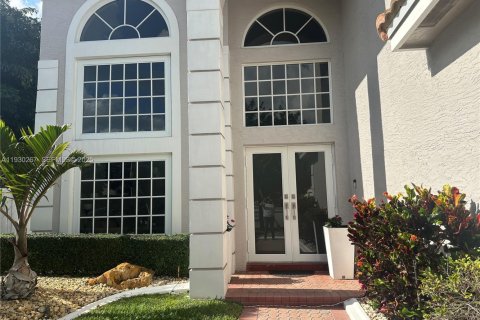 House in Miramar, Florida 5 bedrooms, 313.82 sq.m. № 1988972 - photo 1