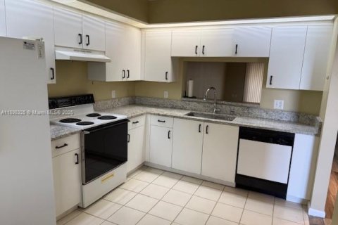 Copropriété à louer à Pembroke Pines, Floride: 2 chambres, 112.13 m2 № 2017250 - photo 4