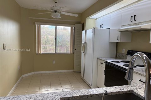 Copropriété à louer à Pembroke Pines, Floride: 2 chambres, 112.13 m2 № 2017250 - photo 5