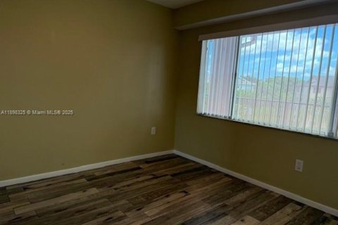 Copropriété à louer à Pembroke Pines, Floride: 2 chambres, 112.13 m2 № 2017250 - photo 8