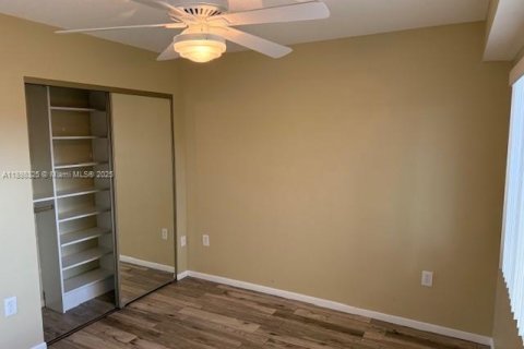 Copropriété à louer à Pembroke Pines, Floride: 2 chambres, 112.13 m2 № 2017250 - photo 10