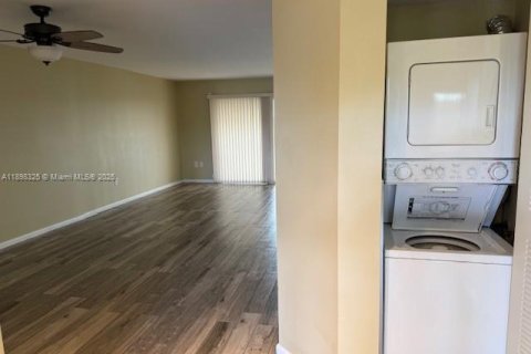 Copropriété à louer à Pembroke Pines, Floride: 2 chambres, 112.13 m2 № 2017250 - photo 13