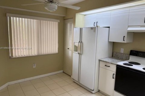 Copropriété à louer à Pembroke Pines, Floride: 2 chambres, 112.13 m2 № 2017250 - photo 6