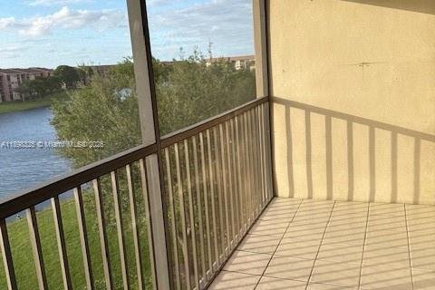 Copropriété à louer à Pembroke Pines, Floride: 2 chambres, 112.13 m2 № 2017250 - photo 24