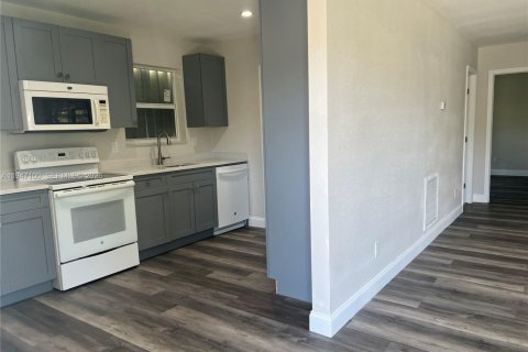 House in Fort Lauderdale, Florida 2 bedrooms, 91.79 sq.m. № 2003260 - photo 6