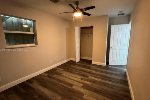 House in Fort Lauderdale, Florida 2 bedrooms, 91.79 sq.m. № 2003260 - photo 13