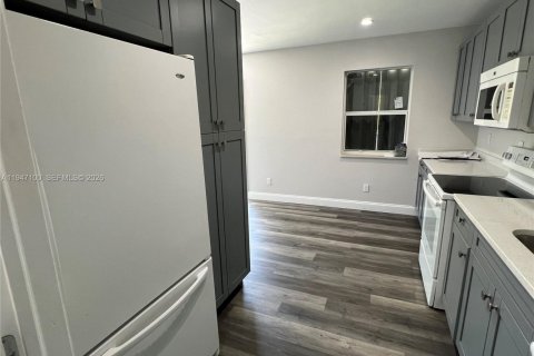 House in Fort Lauderdale, Florida 2 bedrooms, 91.79 sq.m. № 2003260 - photo 4