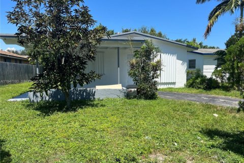 House in Fort Lauderdale, Florida 2 bedrooms, 91.79 sq.m. № 2003260 - photo 17