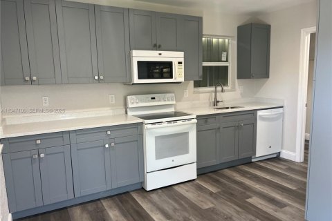 House in Fort Lauderdale, Florida 2 bedrooms, 91.79 sq.m. № 2003260 - photo 3