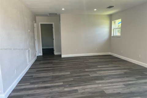 House in Fort Lauderdale, Florida 2 bedrooms, 91.79 sq.m. № 2003260 - photo 8