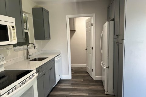 House in Fort Lauderdale, Florida 2 bedrooms, 91.79 sq.m. № 2003260 - photo 9