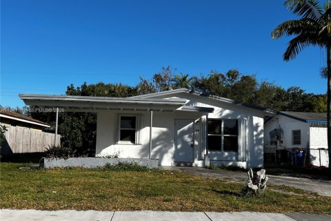 House in Fort Lauderdale, Florida 2 bedrooms, 91.79 sq.m. № 2003260