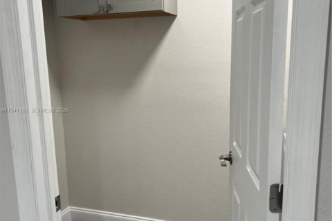 House in Fort Lauderdale, Florida 2 bedrooms, 91.79 sq.m. № 2003260 - photo 11