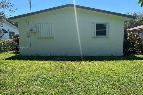 House in Fort Lauderdale, Florida 2 bedrooms, 91.79 sq.m. № 2003260 - photo 18