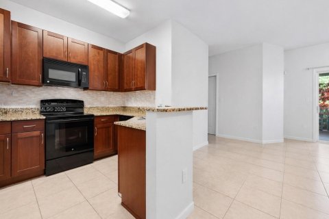 Touwnhouse à louer à Homestead, Floride: 3 chambres, 146.79 m2 № 2063620 - photo 11