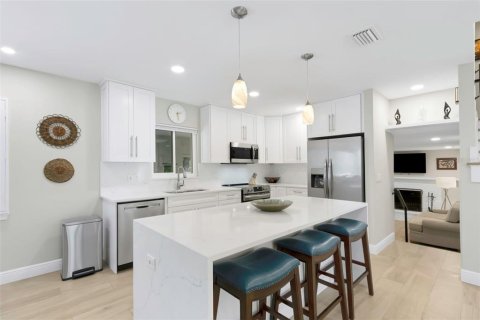 House in Saint Petersburg, Florida 4 bedrooms, 193.7 sq.m. № 1884655 - photo 15