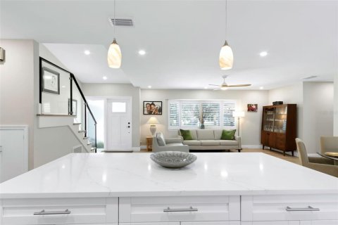 House in Saint Petersburg, Florida 4 bedrooms, 193.7 sq.m. № 1884655 - photo 20