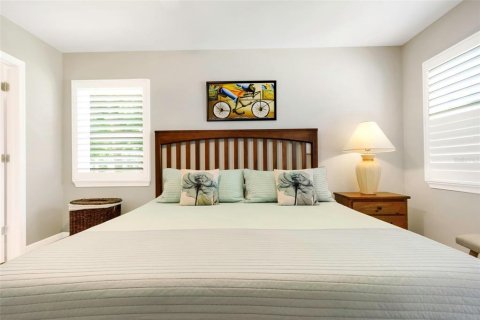 House in Saint Petersburg, Florida 4 bedrooms, 193.7 sq.m. № 1884655 - photo 23