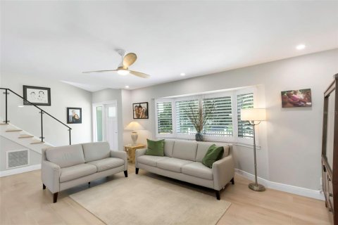 House in Saint Petersburg, Florida 4 bedrooms, 193.7 sq.m. № 1884655 - photo 5