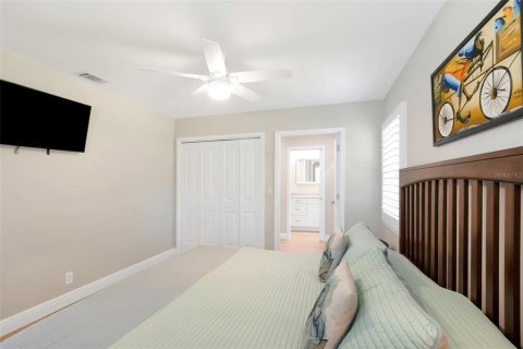 House in Saint Petersburg, Florida 4 bedrooms, 193.7 sq.m. № 1884655 - photo 22
