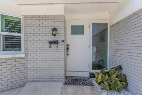 House in Saint Petersburg, Florida 4 bedrooms, 193.7 sq.m. № 1884655 - photo 2