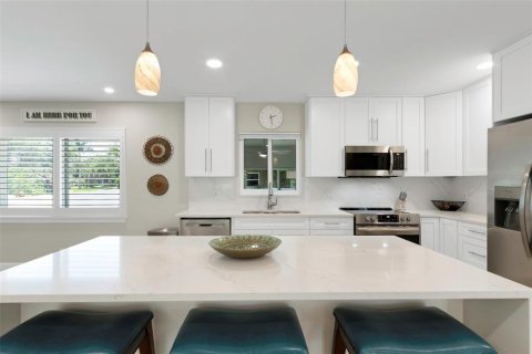 House in Saint Petersburg, Florida 4 bedrooms, 193.7 sq.m. № 1884655 - photo 16