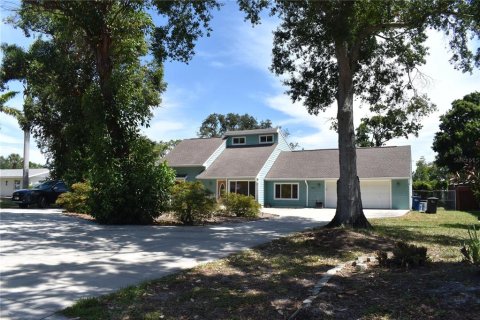 House in Bradenton, Florida 3 bedrooms, 168.06 sq.m. № 2096150