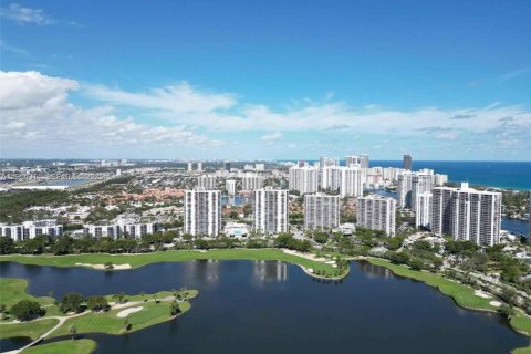 Condo in Aventura, Florida, 1 bedroom  № 1983102 - photo 12