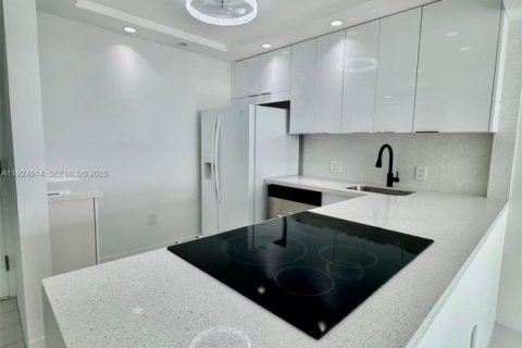Condo in Aventura, Florida, 1 bedroom  № 1983102 - photo 4