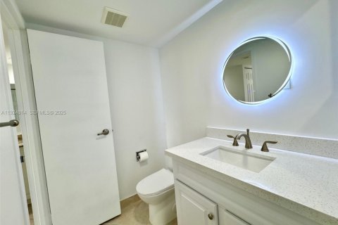 Condo in Aventura, Florida, 1 bedroom  № 1983102 - photo 2