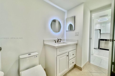 Condo in Aventura, Florida, 1 bedroom  № 1983102 - photo 3