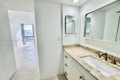 Condo in Aventura, Florida, 1 bedroom  № 1983102 - photo 25