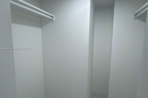 Condo in Aventura, Florida, 1 bedroom  № 1983102 - photo 7