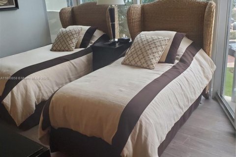 Condominio en venta en Sunny Isles Beach, Florida, 3 dormitorios, 194.17 m2 № 1948085 - foto 20