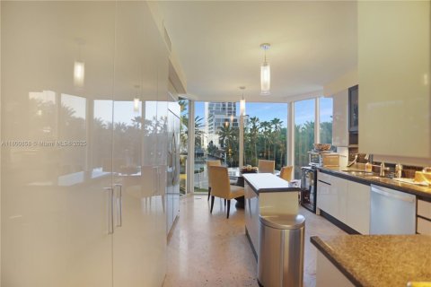 Condominio en venta en Sunny Isles Beach, Florida, 3 dormitorios, 194.17 m2 № 1948085 - foto 17