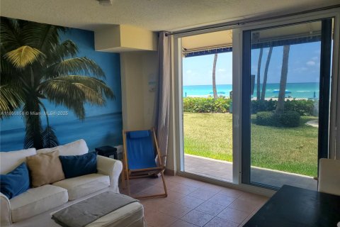 Condominio en venta en Sunny Isles Beach, Florida, 3 dormitorios, 194.17 m2 № 1948085 - foto 24