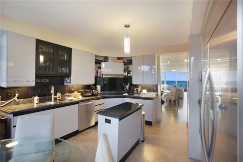 Condominio en venta en Sunny Isles Beach, Florida, 3 dormitorios, 194.17 m2 № 1948085 - foto 11