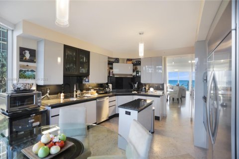Condominio en venta en Sunny Isles Beach, Florida, 3 dormitorios, 194.17 m2 № 1948085 - foto 16