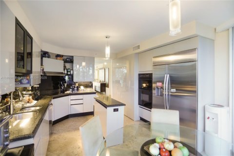Condominio en venta en Sunny Isles Beach, Florida, 3 dormitorios, 194.17 m2 № 1948085 - foto 13