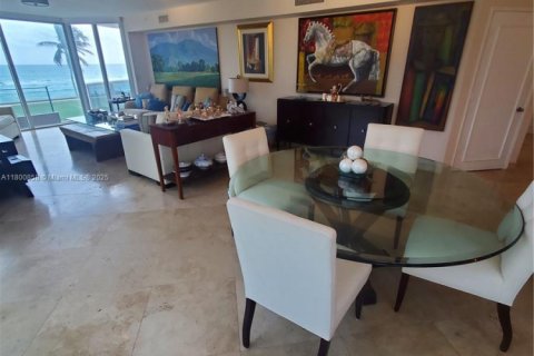 Condominio en venta en Sunny Isles Beach, Florida, 3 dormitorios, 194.17 m2 № 1948085 - foto 27