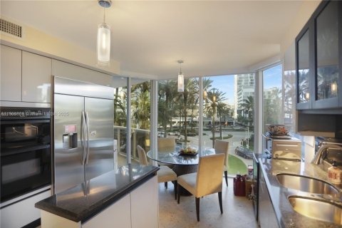 Condominio en venta en Sunny Isles Beach, Florida, 3 dormitorios, 194.17 m2 № 1948085 - foto 14