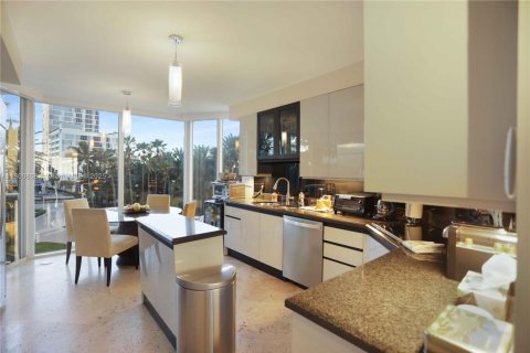Condominio en venta en Sunny Isles Beach, Florida, 3 dormitorios, 194.17 m2 № 1948085 - foto 15