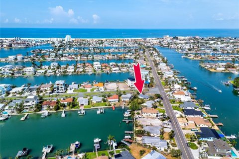 Villa ou maison à vendre à Treasure Island, Floride: 2 chambres, 128.67 m2 № 1765547 - photo 1