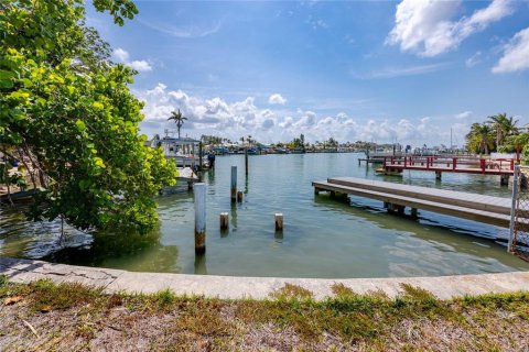 Villa ou maison à vendre à Treasure Island, Floride: 2 chambres, 128.67 m2 № 1765547 - photo 5