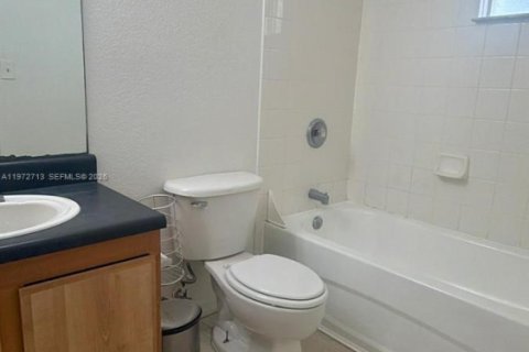 Touwnhouse à louer à North Miami Beach, Floride: 3 chambres, 109.81 m2 № 2036521 - photo 13