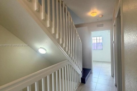 Touwnhouse à louer à North Miami Beach, Floride: 3 chambres, 109.81 m2 № 2036521 - photo 9