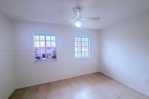 Touwnhouse à louer à North Miami Beach, Floride: 3 chambres, 109.81 m2 № 2036521 - photo 11